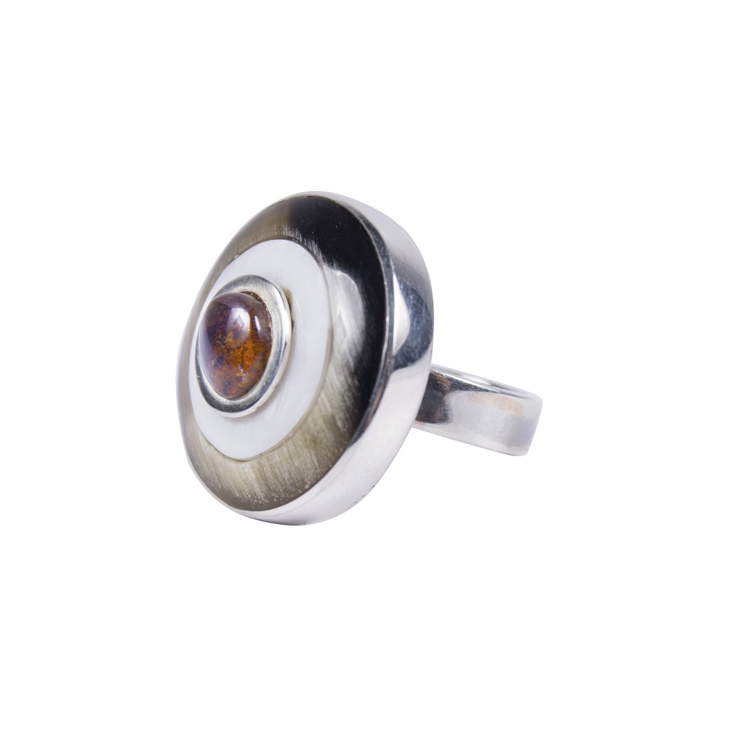 SMALL SILVER COW HORN, MOTHER PEARL AND AMBER LUZ RING