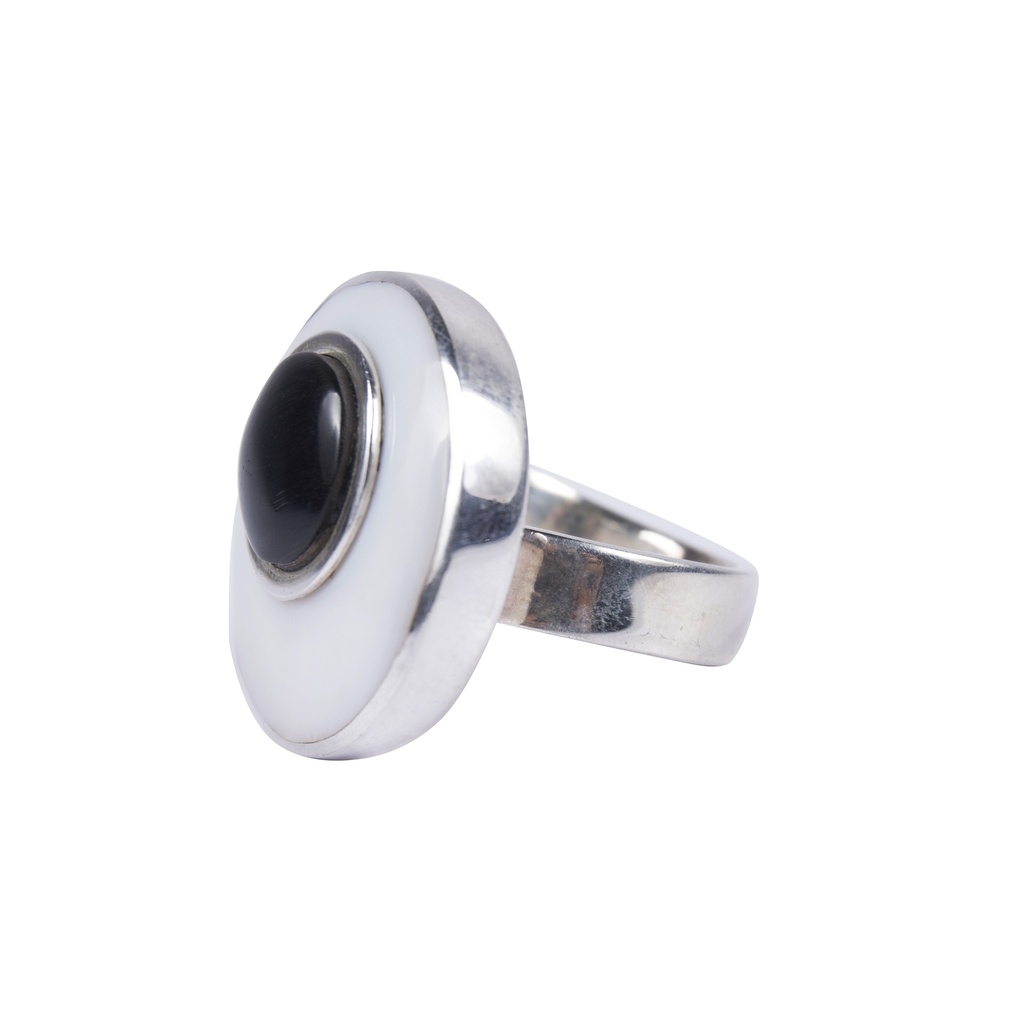 SMALL SILVER MOTHER PEARL AND COW HORN LUZ RING