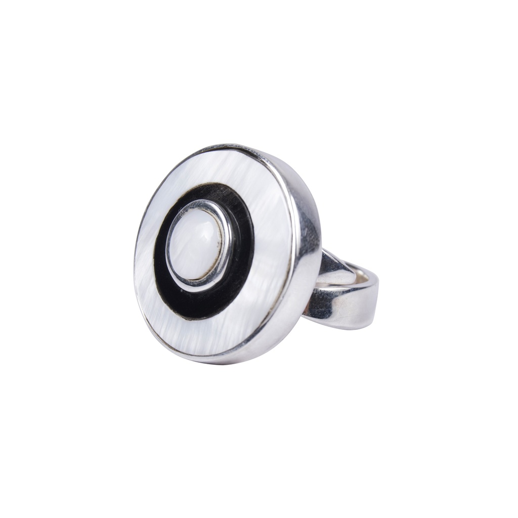 SMALL SILVER MOTHER PEARL AND COW HORN LUZ RING