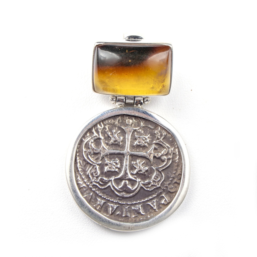 MONEDA SILVER AMBER SQUARE PENDANT..