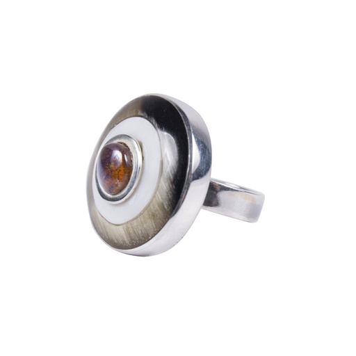 [30031] SMALL SILVER COW HORN, MOTHER PEARL AND AMBER LUZ RING