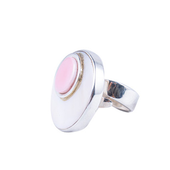 [31326] SMALL SILVER MOTHER PEARL AND PINK SEA SHEL LUZ RING