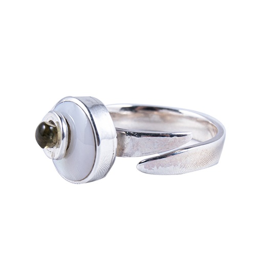 [31595] BABY SILVER MOTHER PEARL AND AMBER LUZ RING